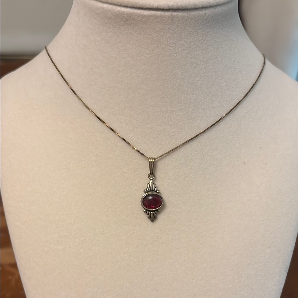 Elegant Silver Necklace with Red Garnet Gemstone
